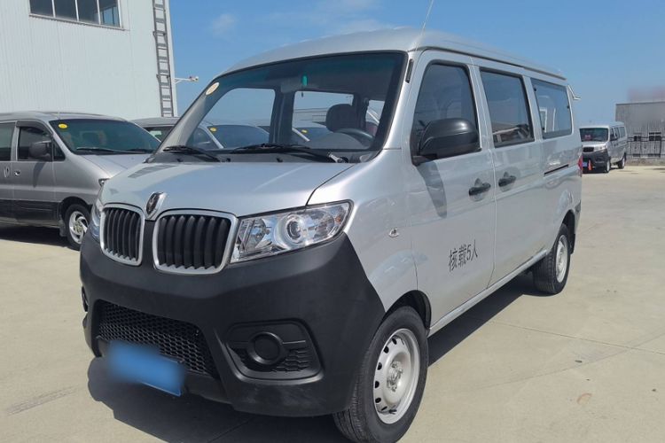 Used Jinbei Hiace X30 2023 1.5L Super-Comfortable Passenger Van 5/6/7-Seater Non-Air-Conditioned Version Model SWC15M