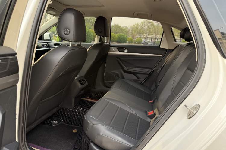 Used Volkswagen Lavida 2019 1.5L Automatic Comfort Edition China VI Standard Interior 3