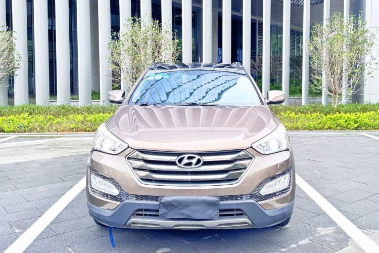 Used Hyundai Santa Fe 2013 Revised Version 2.4L Automatic All-Wheel Drive Luxury Trim
