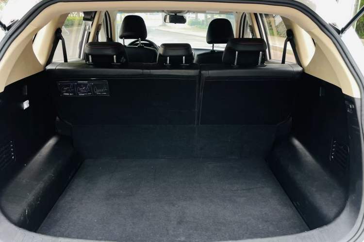 Used Baojun 560 2016 1.5T Manual Luxury Model Interior 7