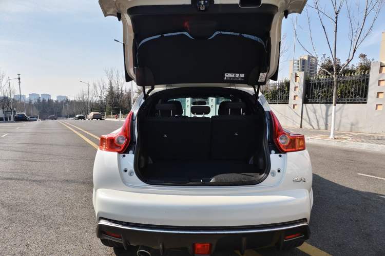 Used Infiniti ESQ 2014 1.6L Spontaneous Edition
