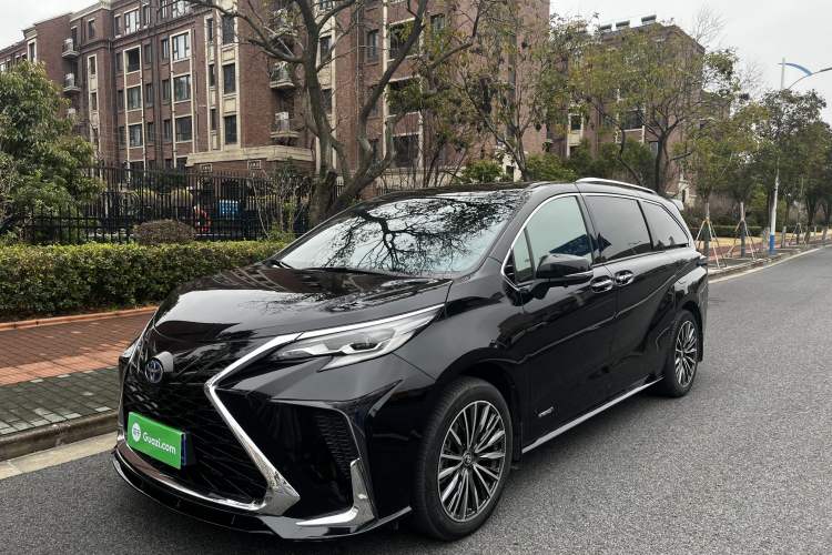 Used Toyota Sienna 2021 2.5L Hybrid Luxury Edition