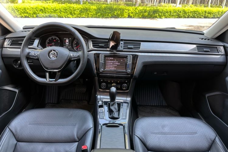 Used Volkswagen Passat 2017 380TSI DSG Prestige Edition Interior 1