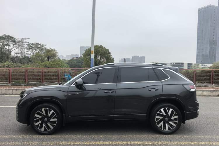 Used Volkswagen Tayron 2023 Revised Version 380TSI All-Wheel Drive R-Line High-Energy Edition Exterior 9