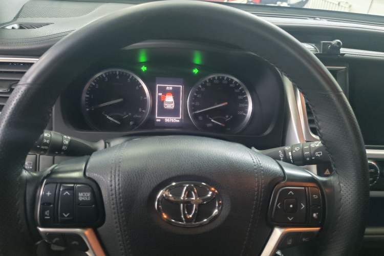 Used Toyota Highlander 2018 2.0T Four-Wheel Drive Supreme Edition 7-Seater China VI Odometer Close Up