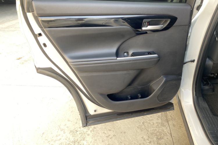 Used Toyota Highlander 2022 Dual-Engine 2.5L Four-Wheel Drive Prestige Version 7 Seats