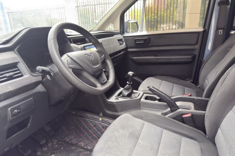 Used Wuling Hongguang PLUS 2019 1.5T Manual Standard Edition 5 Seats
