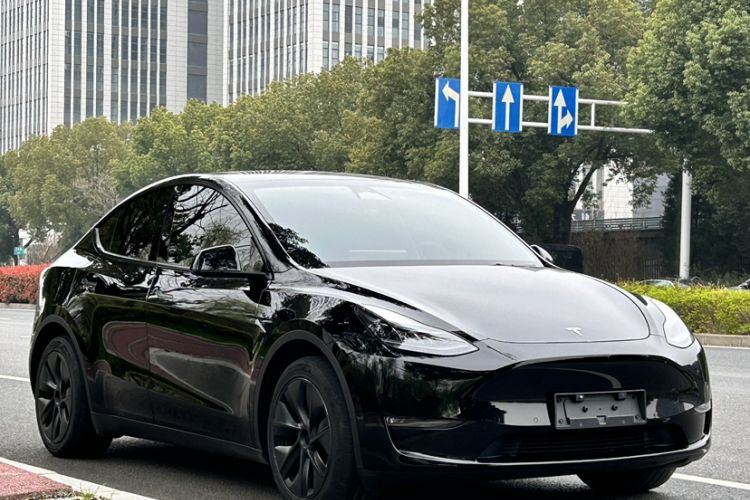 Used Tesla Model Y 2023 Long-Range All-Wheel-Drive Version