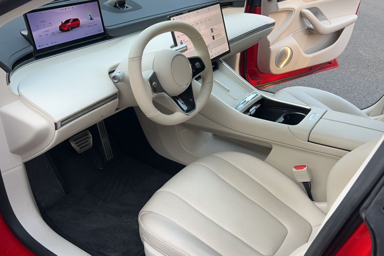 Used Hima Luxeed S7 2025 785 km Ultra