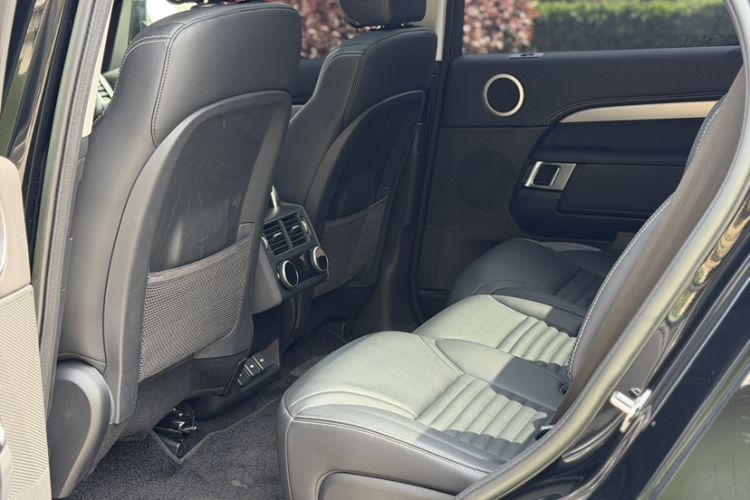 Used Land Rover Discovery 2023 Revised Version 360 PS R-Dynamic S Exterior 10