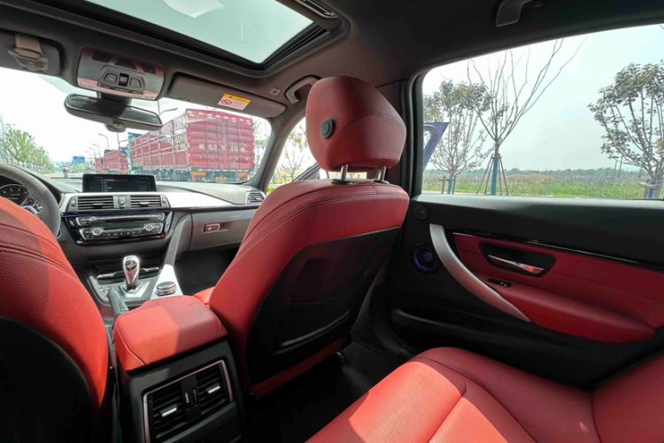 Used BMW 3 Series 2017 330i M Sport Edition Interior 8