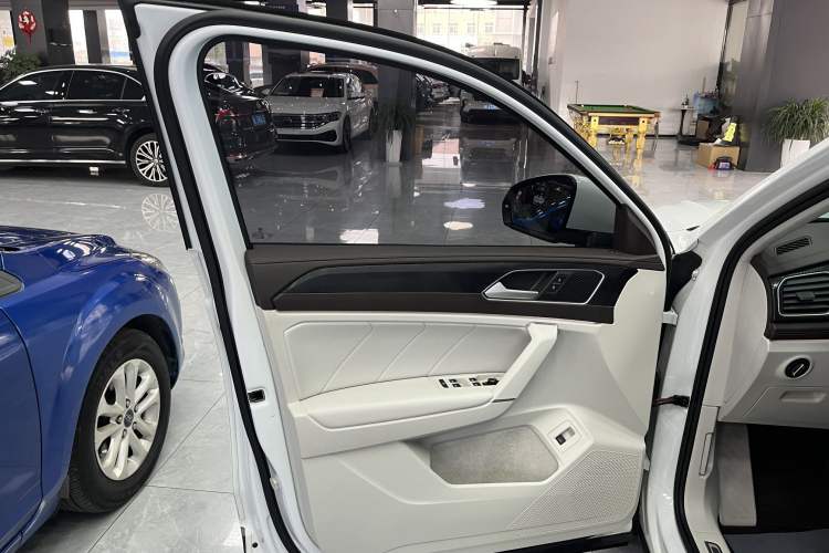 Used Volkswagen Tayron 2023 280TSI Two-Wheel-Drive Luxury Plus Advanced Version Interior 8