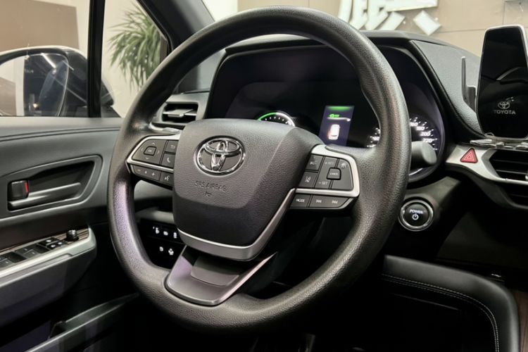 Used Toyota Granvia 2024 2.5L Hybrid Luxury Edition
