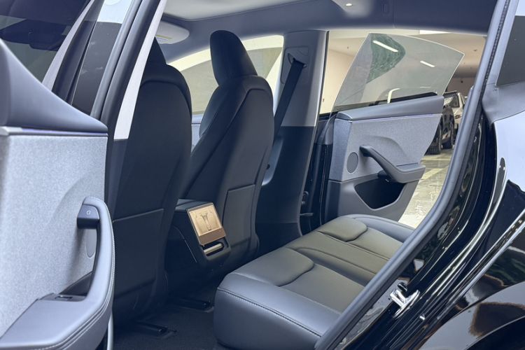 Used Tesla Model 3 2025 Model Revised Rear-Wheel-Drive Version Interior 8