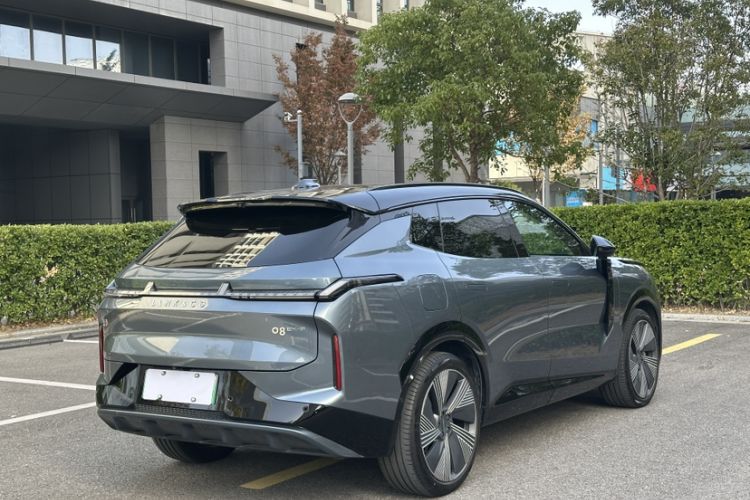 Used Lynk & Co 08 EM-P 2025 220 km All-Wheel-Drive Performance Halo Exterior 3