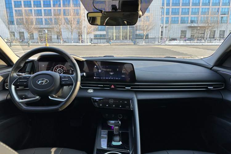 Used Hyundai Elantra 2021 1.5L CVT LUX Prestige Edition