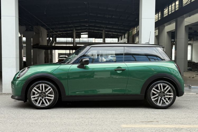 Used MINI 2025 1.5T COOPER Classic Edition
