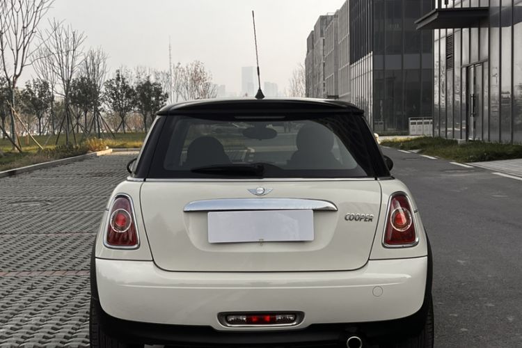 Used MINI MINI 2011 1.6L COOPER Fun
