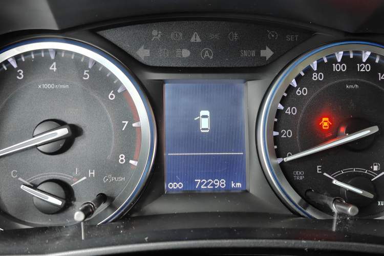 Used Toyota Highlander 2015 2.0T Four-Wheel Drive Luxury Edition 7-Seater Odometer Close Up