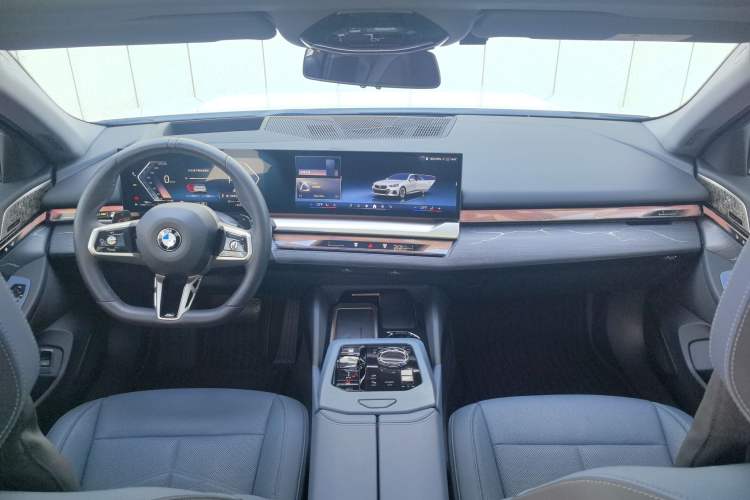 Used BMW 5 Series 2024 530Li Luxury Edition M Sport Package Interior 4