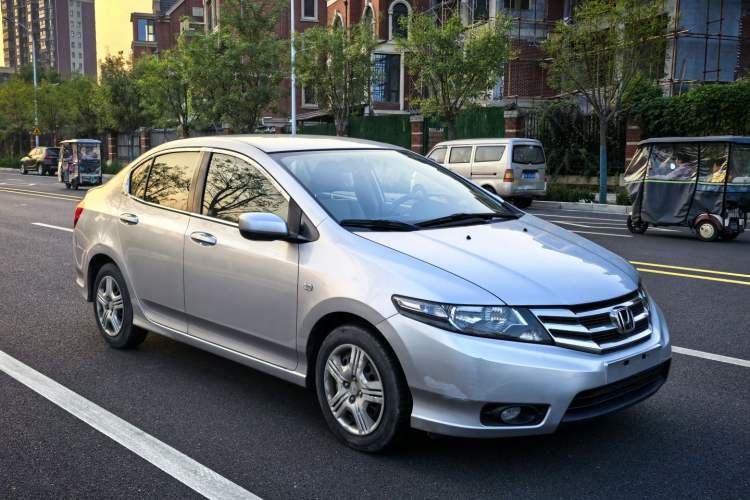Used Honda City Classic 2012 1.5L manual Comfort version
