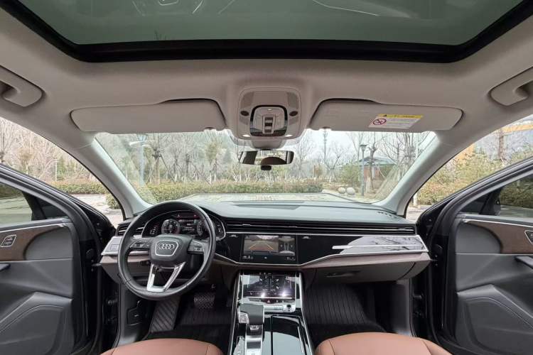 Used Audi Q7 2021 45 TFSI quattro S line Sport model
