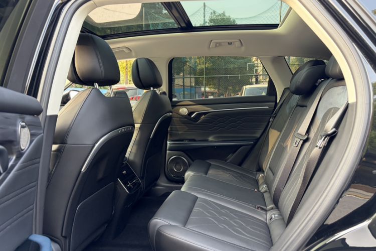 Used VOYAH FREE 2023 Four-Wheel Drive Extended-Range Model with Ultra-Long Range
