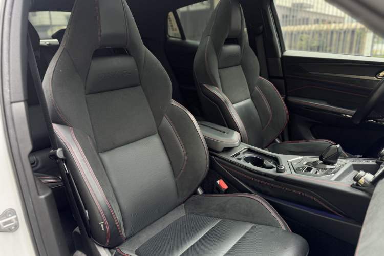 Used Lynk & Co 05 2020 2.0TD Four-Wheel Drive HypeHalo
