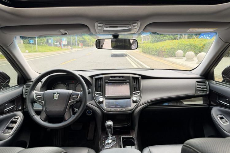 Used Toyota Crown 2015 2.0T Fashion Edition
