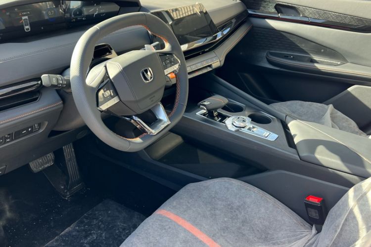 Used Changan UNI-V 2024 1.5T Prestige Edition