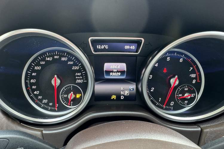 Used Mercedes-Benz GLE 2017 GLE 320 4MATIC Dynamic Model Odometer Close Up