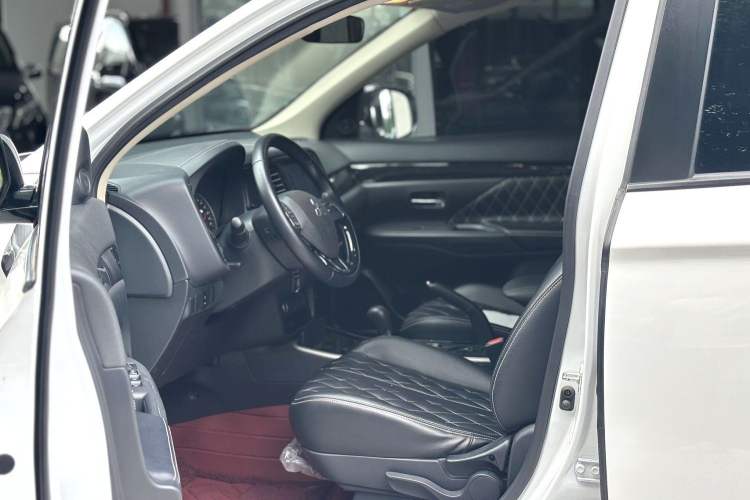 Used Mitsubishi Outlander 2020 2.0L Two-Wheel Drive Enjoyment Version 5 Seats
