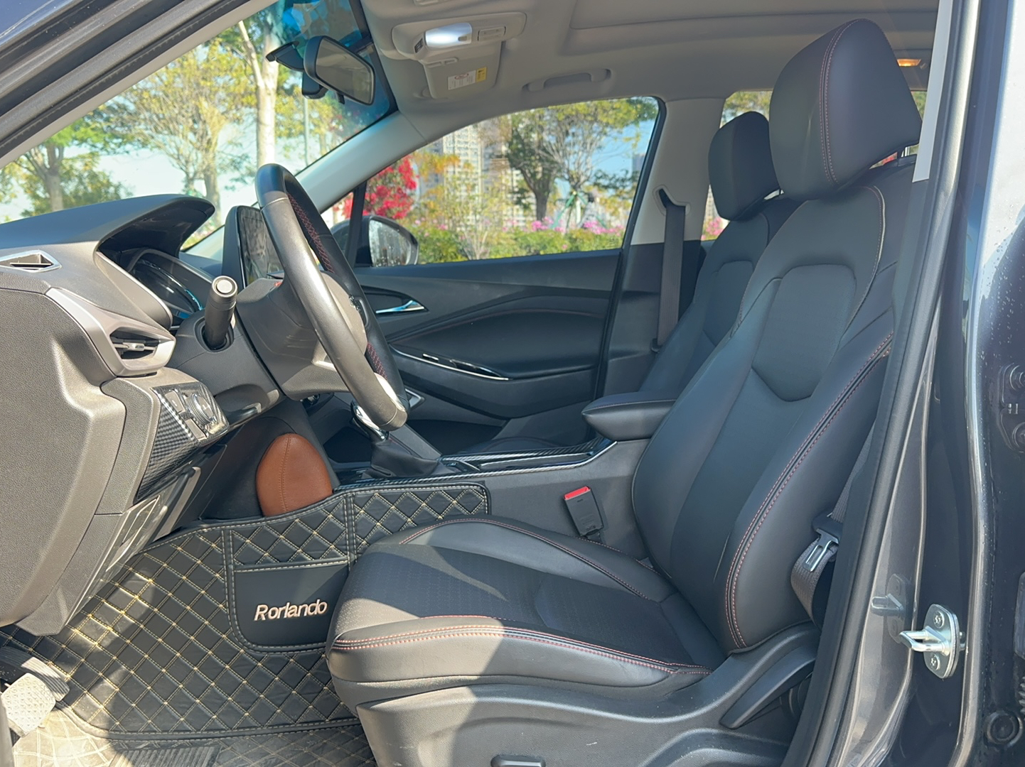 Переднее сиденье в автомобиле