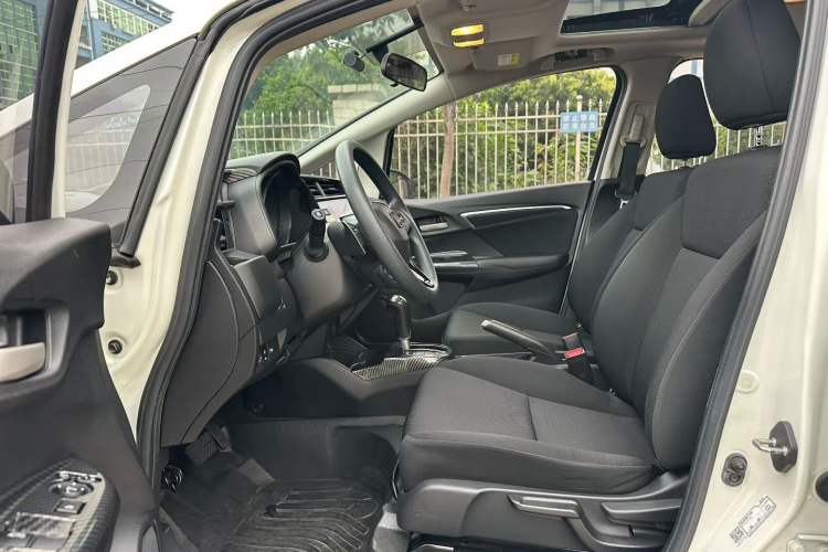 Used Honda Fit 2018 1.5L CVT Comfort Sunroof Version Interior 4