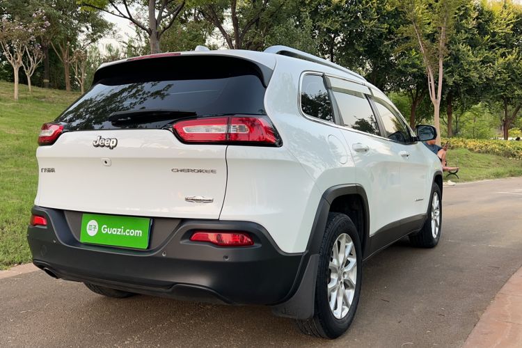 Used Jeep Cherokee 2016 2.0L Superior Edition