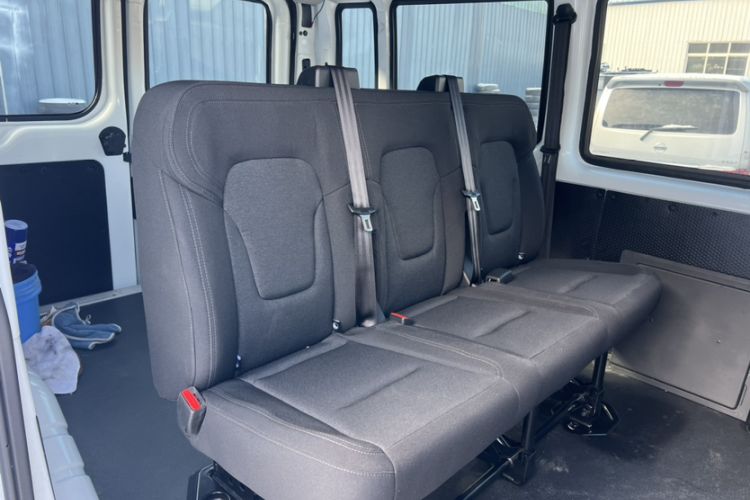 Used JMC Fushun 2023 2.0T Manual Short-Wheelbase Low-Roof Commercial Multi-Purpose Passenger Vehicle 6 Seats with Dual-Opening Tailgate