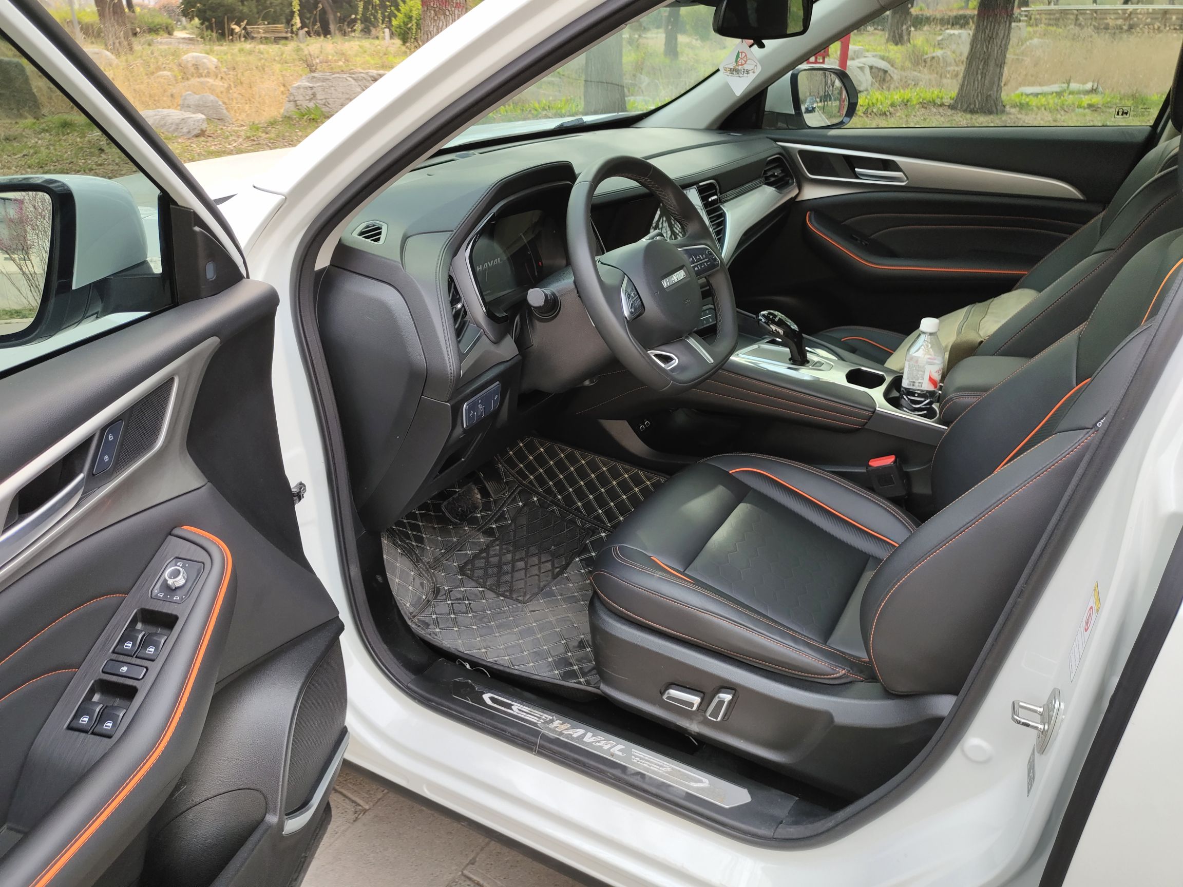 المقاعد الأمامية داخل السيارة