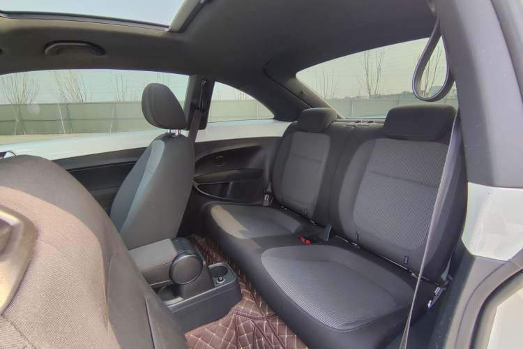 Used Volkswagen Beetle 2015 180TSI model Interior 2