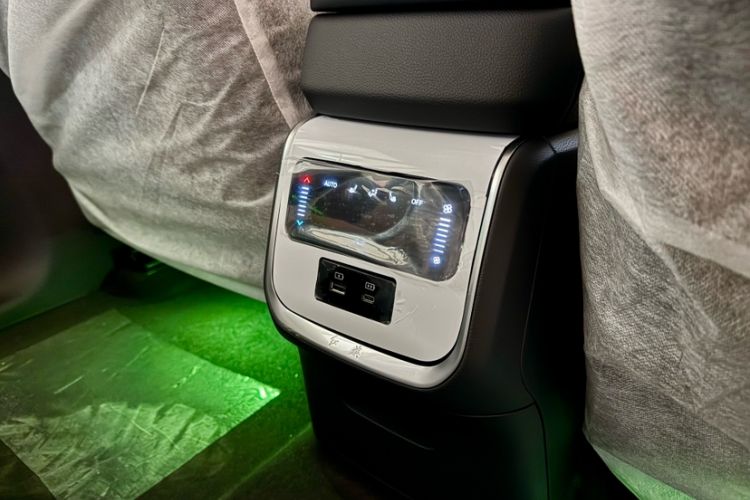 Used Hongqi HS7 2023 2.0T Automatic All-Wheel Drive Flagship Edition Six Seats