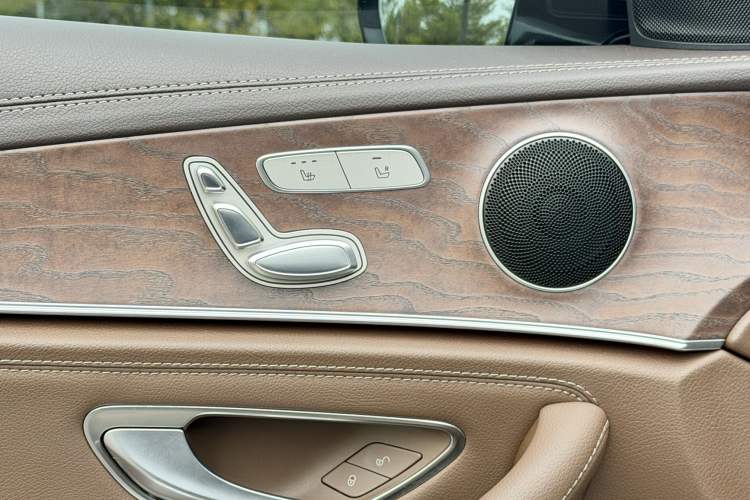 Used Mercedes-Benz E-Class New Energy 2022 Facelift E 350 e L Plug-in Hybrid Sedan Interior 7