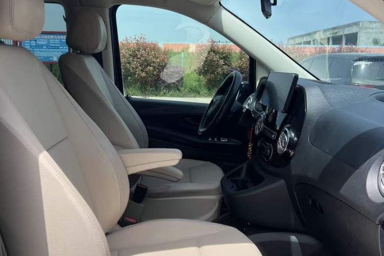 Used Mercedes-Benz Vito 2023 2.0T Elite Version 9 Seats
