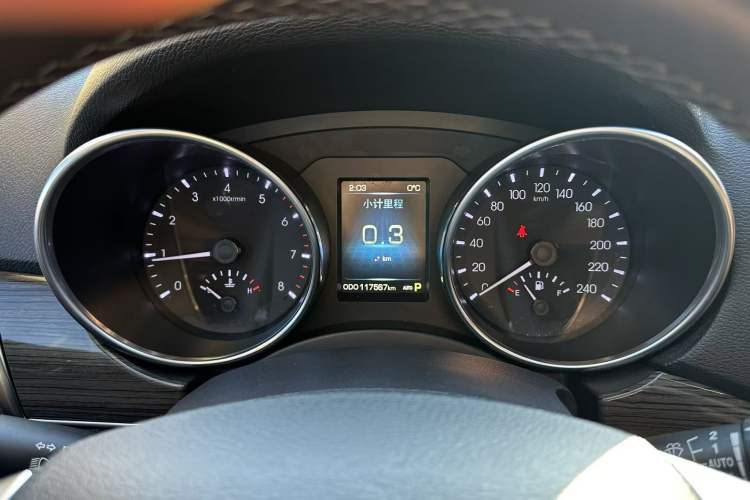 Used Haval H9 2015 2.0T Four-Wheel Drive Luxury 7-Seater Odometer Close Up