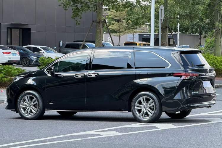 Used Toyota Sienna 2024 2.5L Hybrid Four-Wheel Drive Prestige Edition