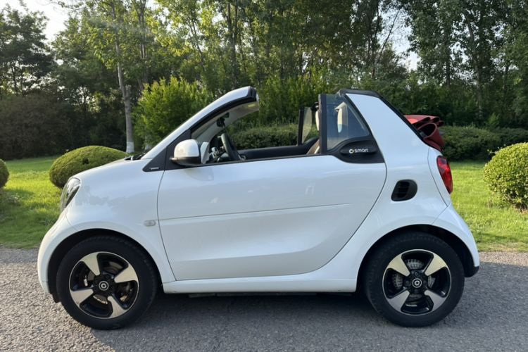 Used smart fortwo 2016 1.0L 52 kW Convertible Passion Edition
