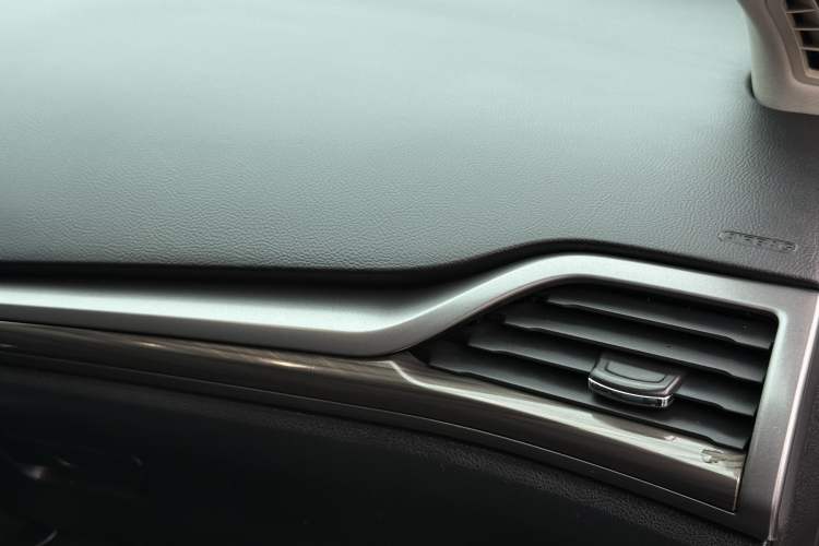 Used Ford Mondeo New Energy 2018 2.0 PHEV Smart-Controlled Fashion Edition China VI Standard Interior 5