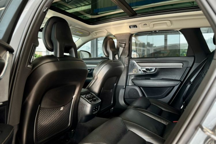 Used Volvo V90 2017 Cross Country T5 AWD Prestige Edition