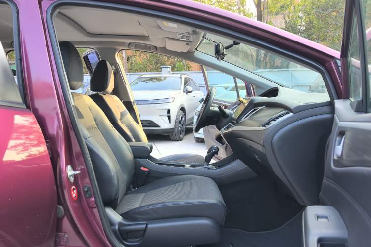 Used Honda Jade 2017 1.8L automatic Comfort version 5 seats
