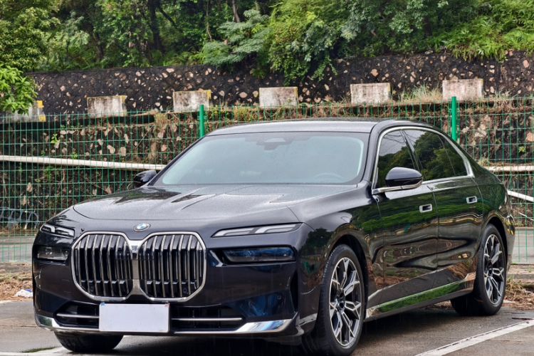 Used BMW 7 Series 2023 735Li Luxury Package