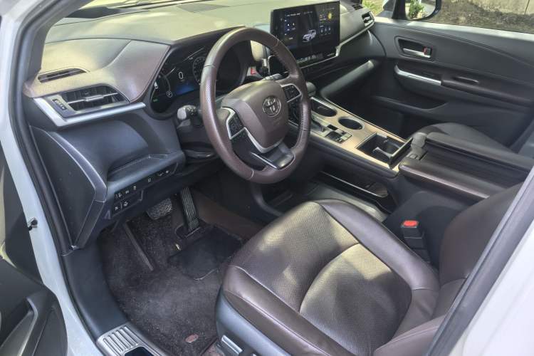 Used Toyota Granvia 2024 2.5L Hybrid Prestige PLUS Four-Wheel Drive Version Interior 3