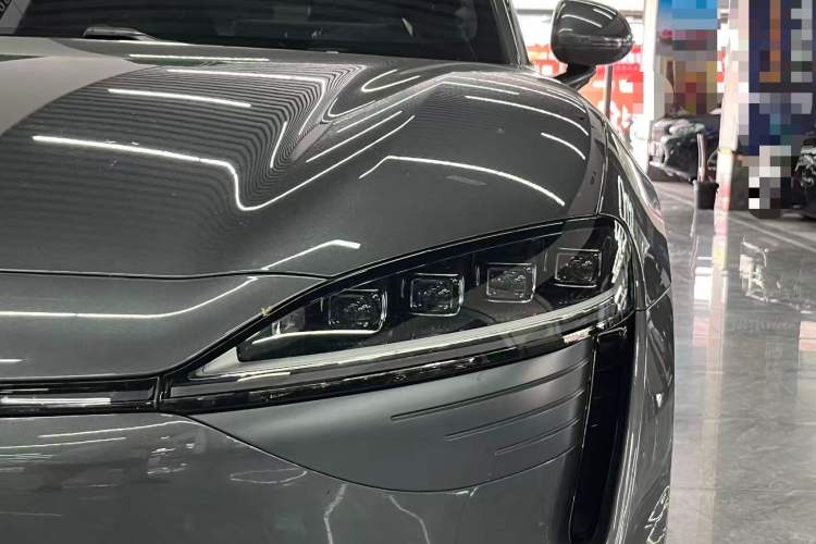 Used Hima Luxeed R7 2025 Range-Extended Version 251 km Max
